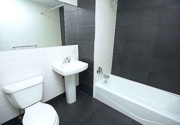 4th image of 426 Lafayette Ave APT 2B
