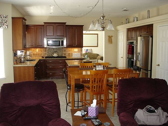 5th image of 4947 Edmonton Dr