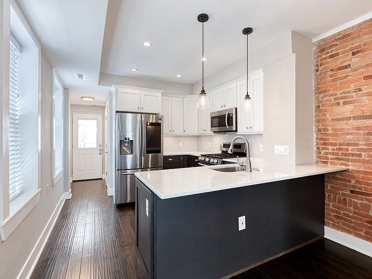 734 S Robinson St — Photo 9