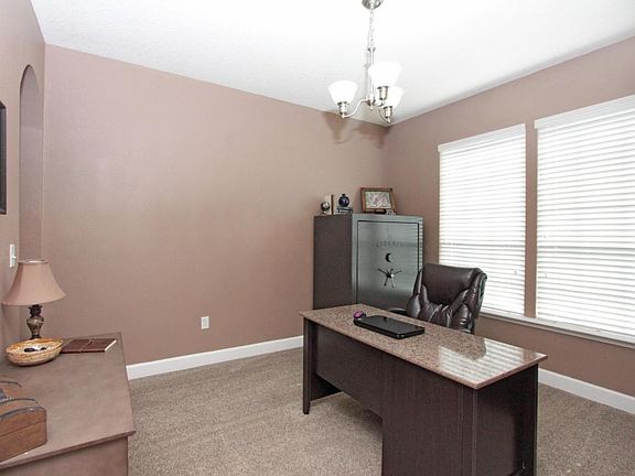 4th image of 239 Huntston Way