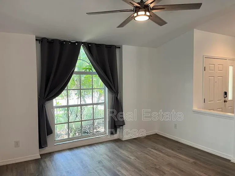 9411 Willow Cove Ct — Photo 10