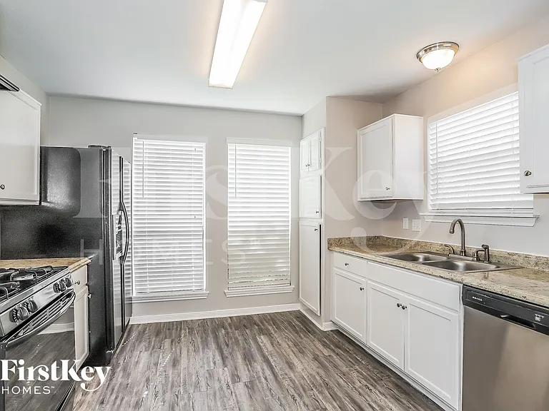 7610 San Benito Dr — Photo 5