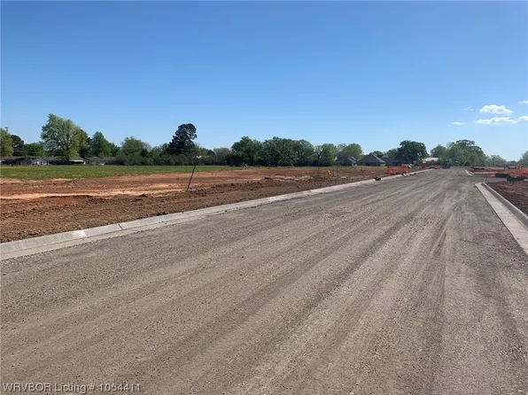 46 Yellowstone Dr, Barling, AR 72923