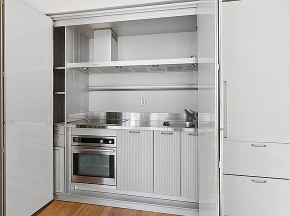 3rd image of 18 W 48th St APT 15B
