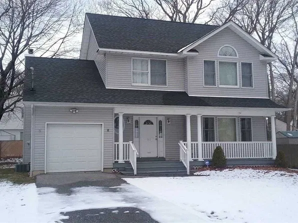 161 Hampton Ave, Mastic, NY 11950
