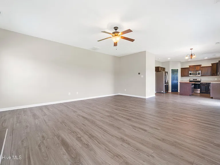407 S Bluff Cir — Photo 3