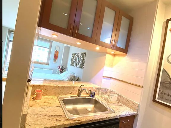 4th image of 350 W 50th St APT 32A