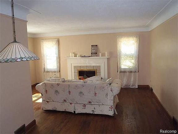 2nd image of 14850 Regina Ave