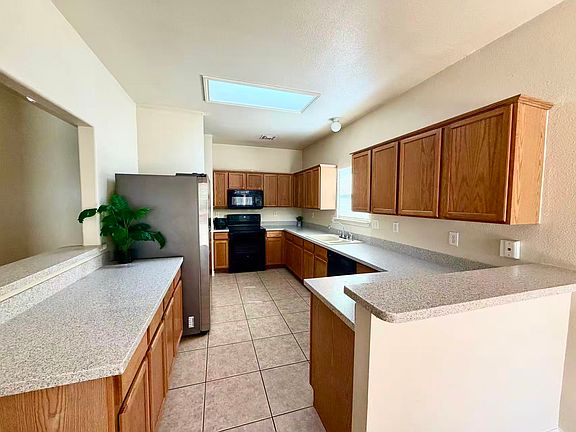 5th image of 8619 Branch Hollow Dr