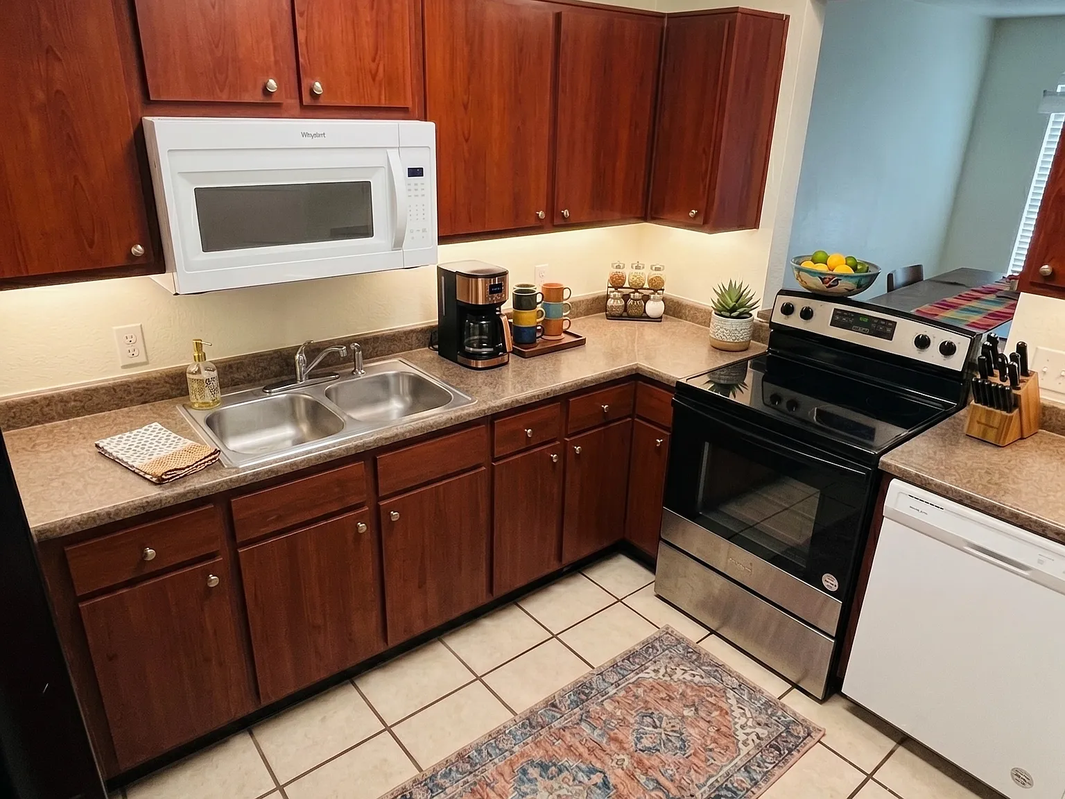 4 bed, 1250 sqft, $849 — Photo 2