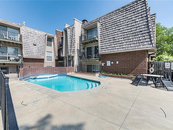 3rd image of 3602 Gillham Rd #4
