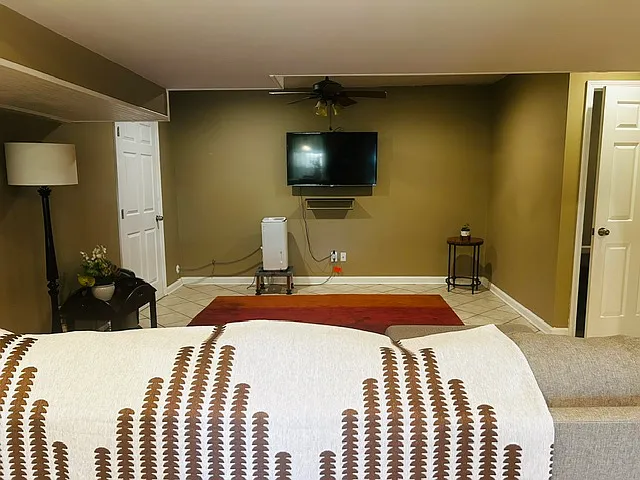 1 bed, 1000 sqft, $1,350 — Photo 3