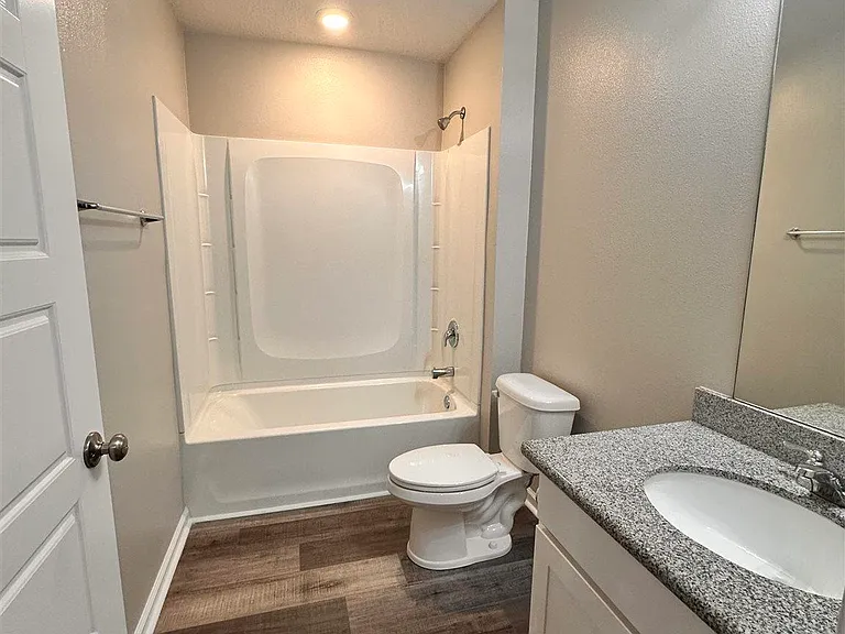 2348 Kirkwood Dr — Photo 11