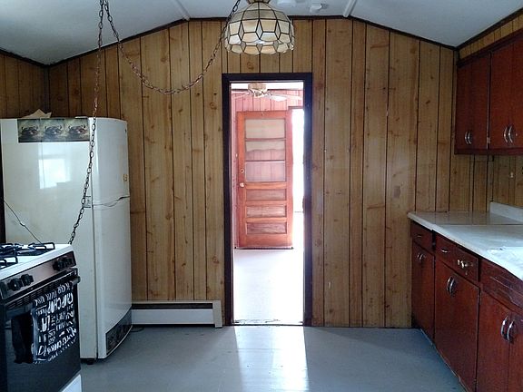 5th image of 332 Anthony Ave
