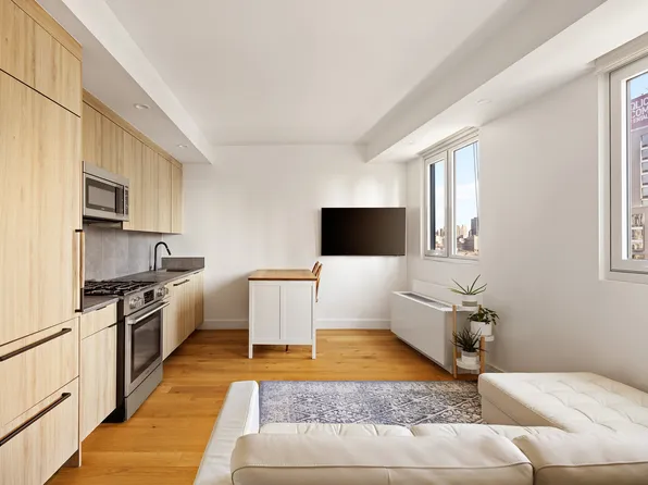 42-02 Crescent Street image 1 of 20