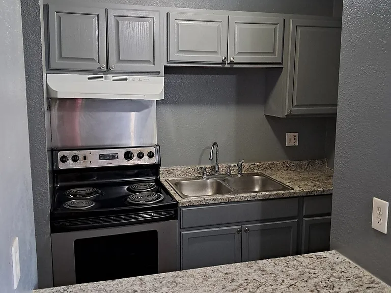 1425 N Yosemite St #2 — Photo 5