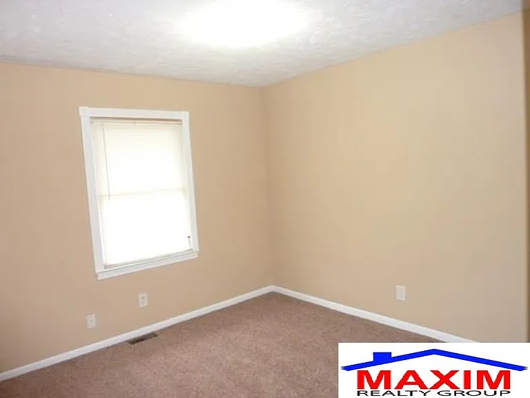 10909 Leavenworth St — Photo 7