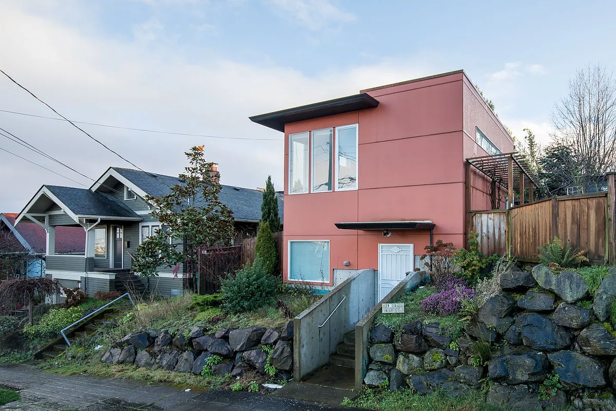 Building Photo - 2900 18th Ave S #B