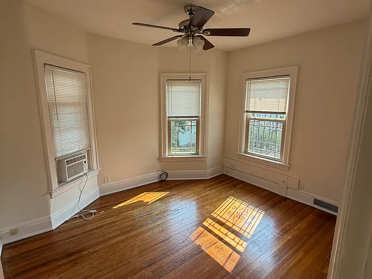 598 Ashland Ave #4 — Photo 2