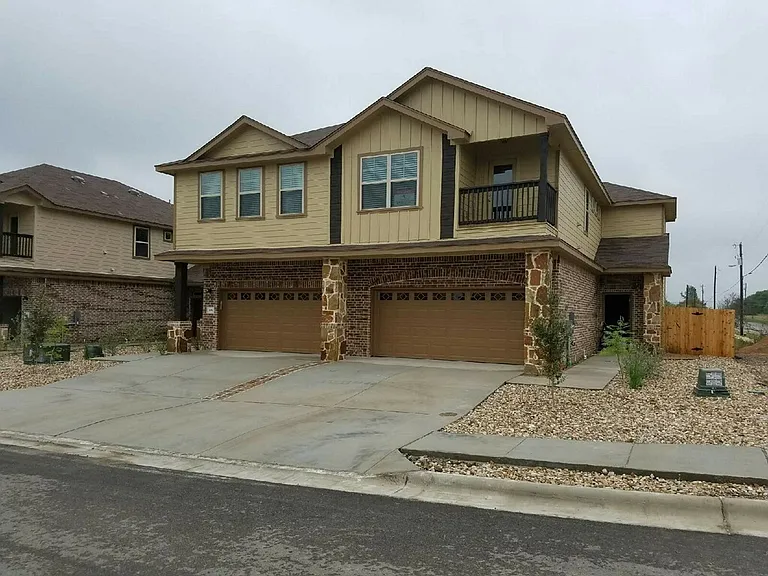 106 Lakeview Ct — Photo 2