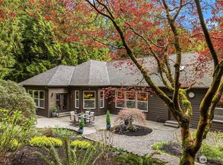 8387 NE Sumanee Pl, Bainbridge Island, WA 98110