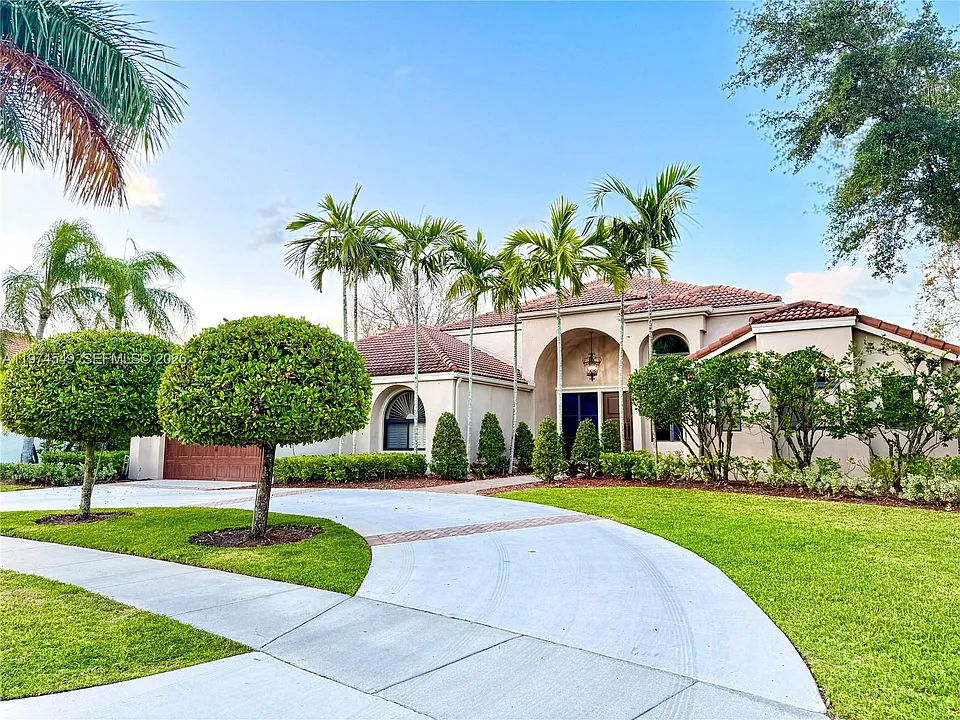 400 Alexandra Cir