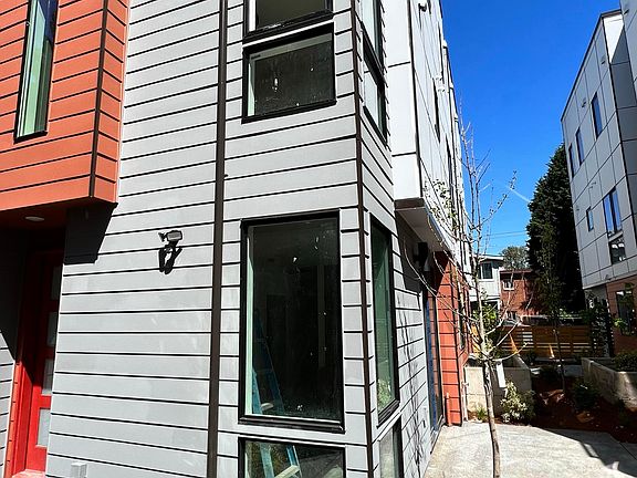 5th image of 533 S Cloverdale St Unit 8
