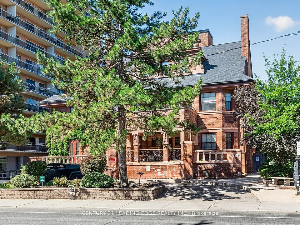 212 Saint George St #104