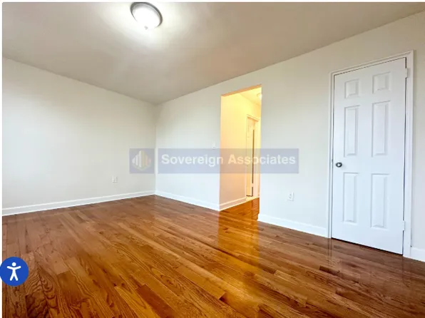 2490 E 196th St APT 3C, Bronx, NY 10461