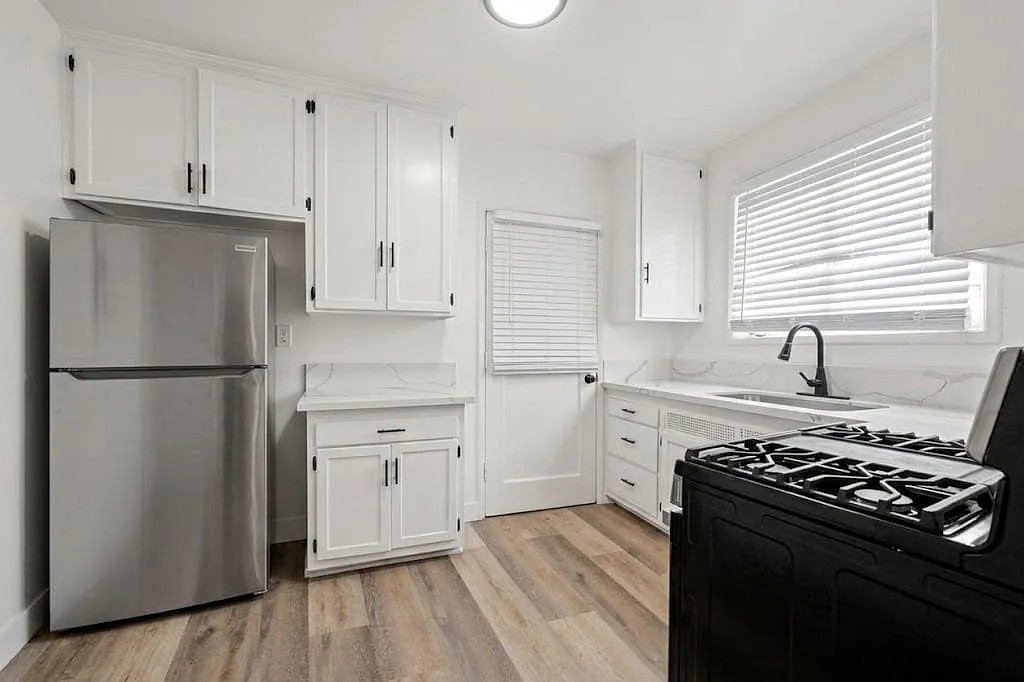 2 bed, 825 sqft, $2,095 — Photo 3