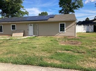 75 Indian Park Rd, Levittown, PA 19057