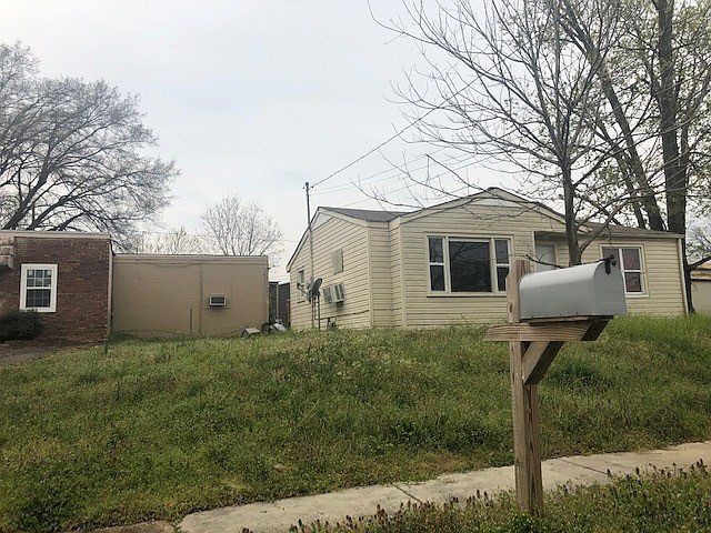 2nd image of 1020 Saint Charles St