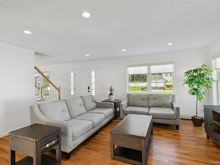 16 Mastro Ct — Photo 5