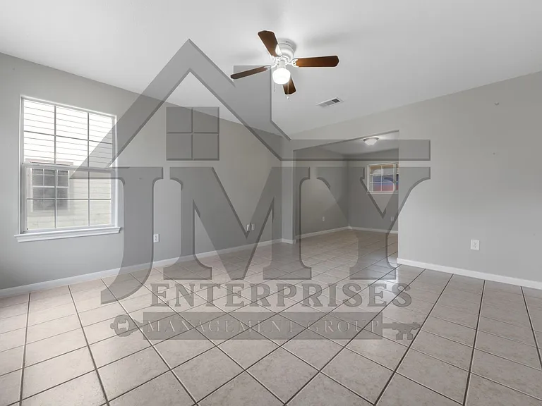 815 Cravens St #C — Photo 55