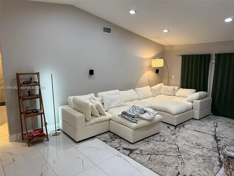 20888 Sugarloaf Ln — Photo 4
