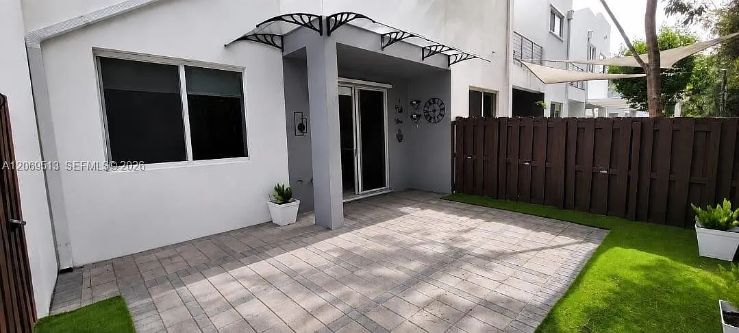 Doral Palms North — Photo 3