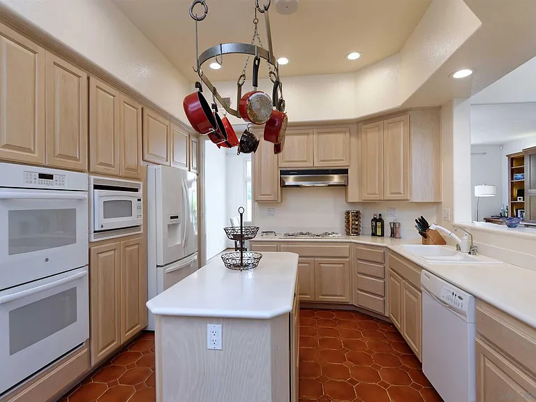 3120 Almahurst Row — Photo 9