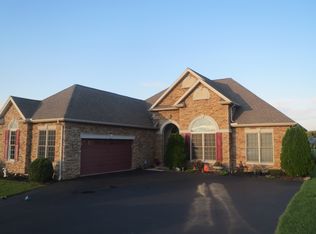 589 Hillview Rd, York, PA 17406