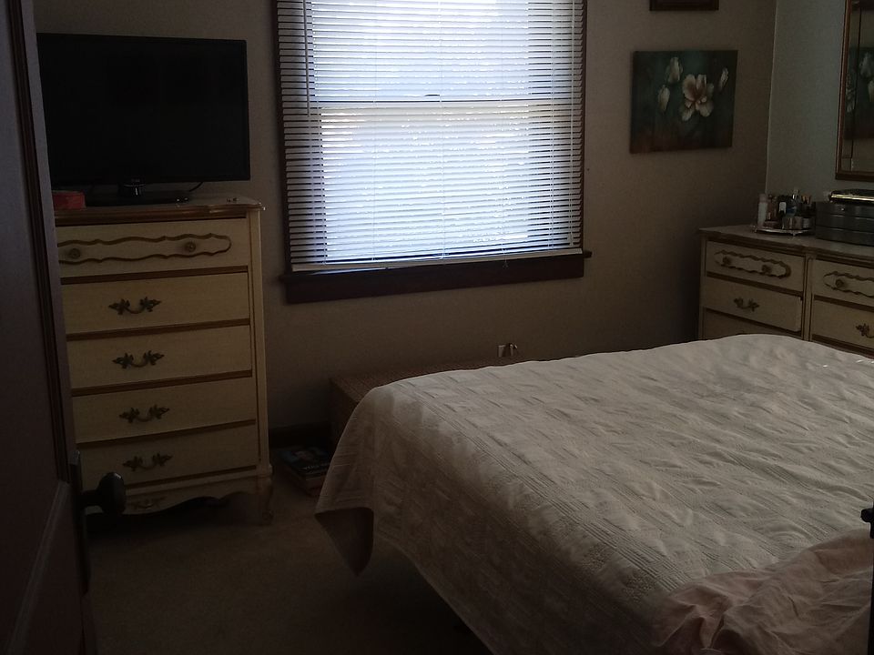 1st image of 130 Wesley Ave