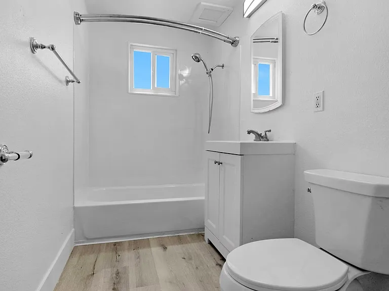 B Street Apartments — Photo 10