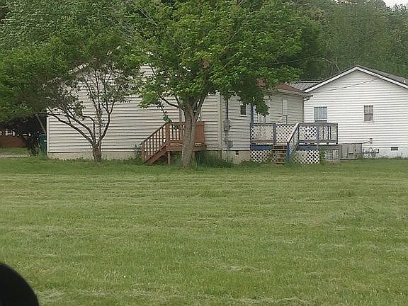 3rd image of 1002 E Railroad St
