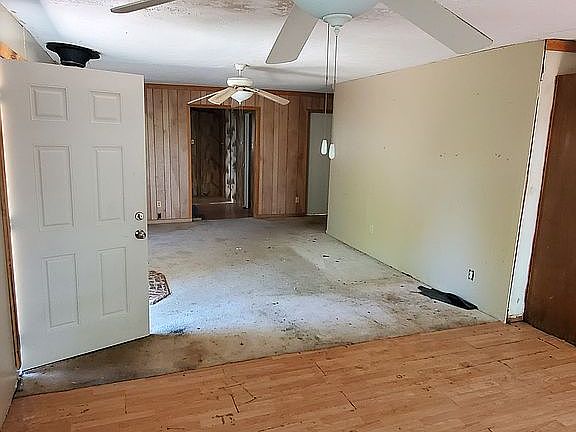 5th image of 800 Edgar St