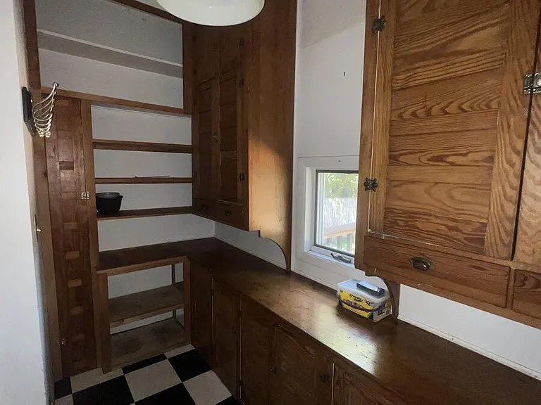 935 Westcott St — Photo 11