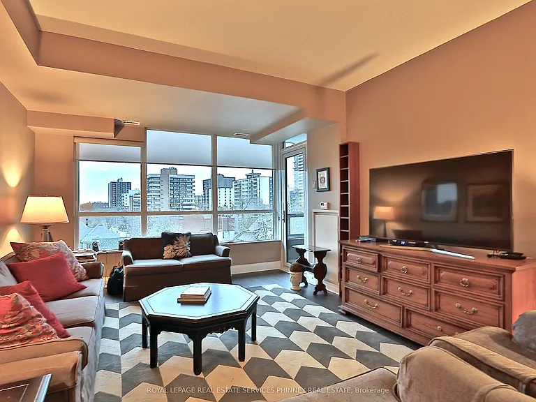 1 Hurontario St #514 — Photo 6