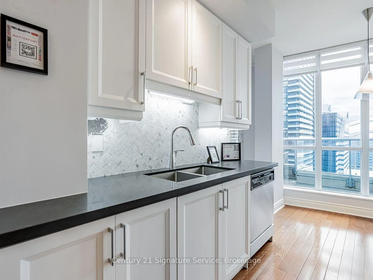 3 bed, $5,800 — Photo 1