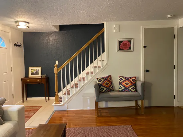 606 Village Dr Unit 606, Buzzards Bay, MA 02532