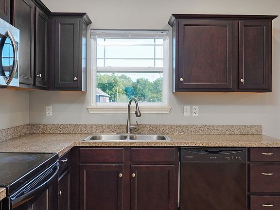 5th image of 1325 E Cherry St #1F