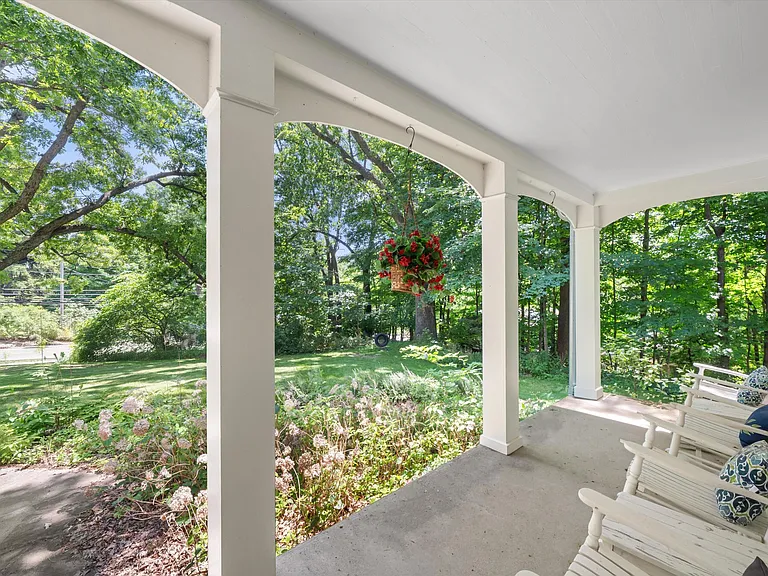 941 Newport Rd — Photo 4