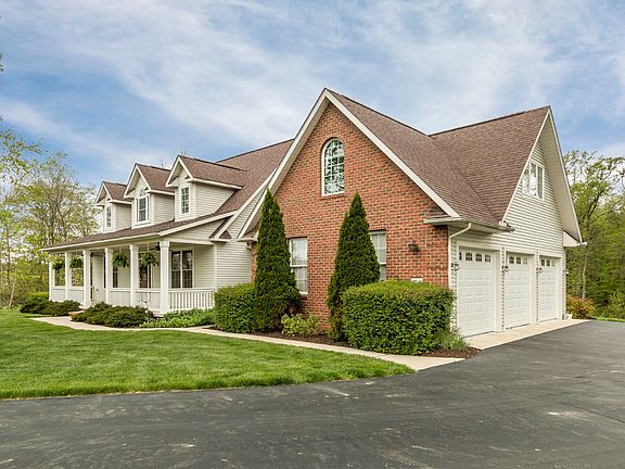 3rd image of 124 Misty Meadows Dr