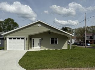 317 S Wallace St, Uhrichsville, OH 44683